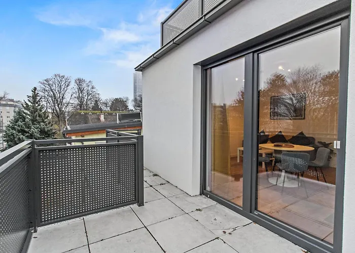Noblenest Cozy - Parkplatz - Terrasse - Kueche Viena