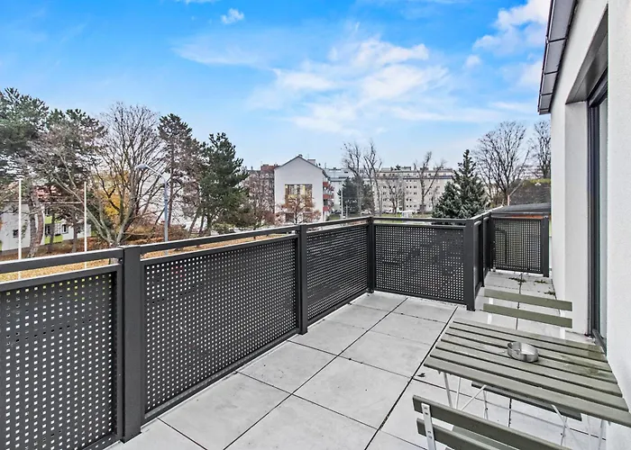 Noblenest Cozy - Parkplatz - Terrasse - Kueche Viena